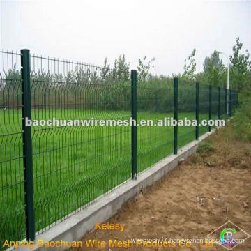 The high quality green land protecting galvanized triangle bending guardrail nets